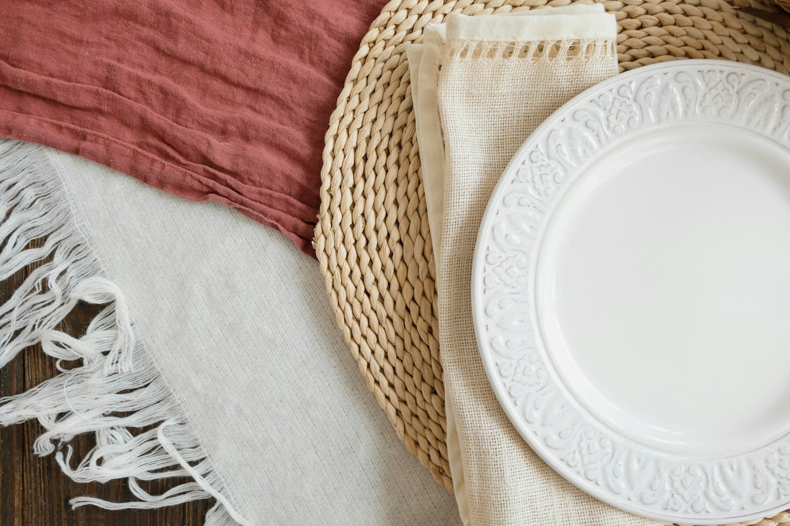 Set porcelanskih tanjira