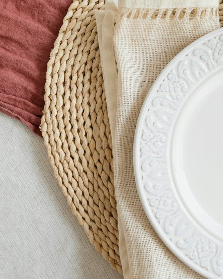 Set porcelanskih tanjira — slika 3